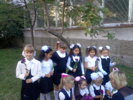 Дівчатка 1-Б Софійка,Ліля,Ельнара,Римма,Мілана,Ірочка,Софійка,Діаночка,Катюша,Карінка